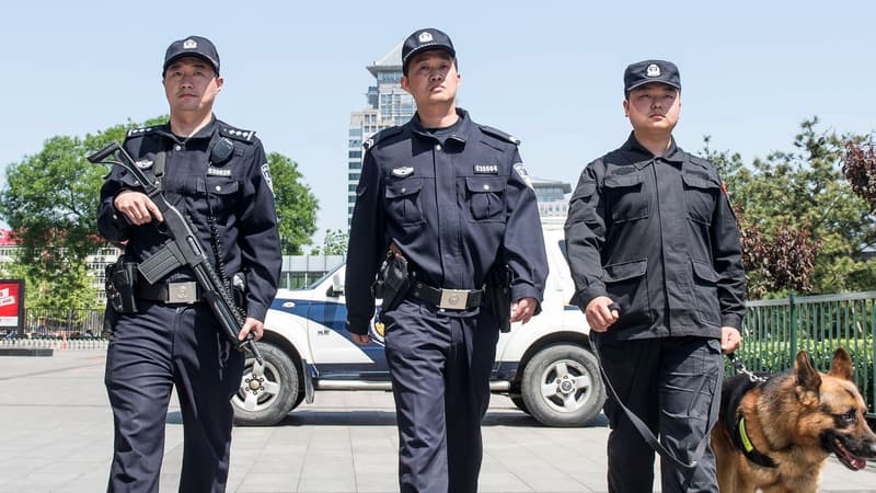 Des policiers chinois en patrouille le 12 mai 2014 à Pékin (illustration)