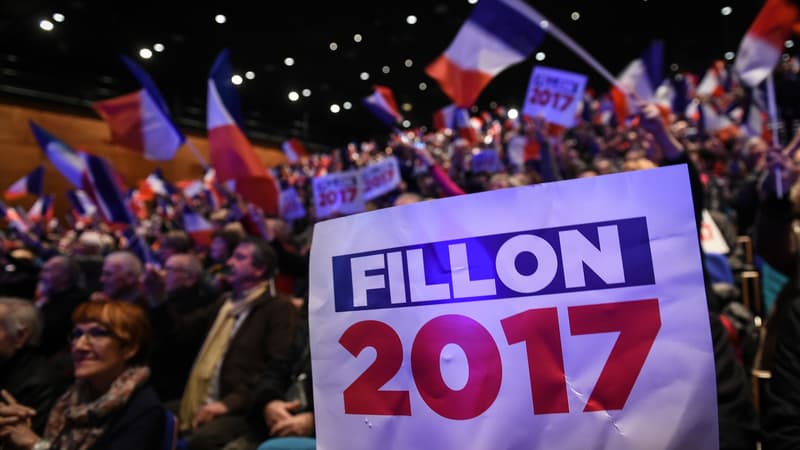 Les soutiens de François Fillon, lors de son meeting à Besançon, le 9 mars 2017. 