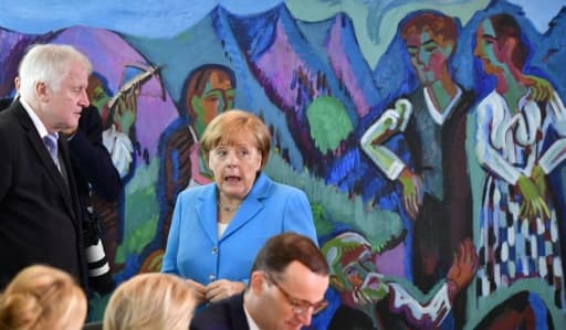 La chancelière allemande Angela Merkel et son ministre de l'Intérieur, Horst Seehofer, ici peu avant un conseil des ministres le 13 juin 2018 à Berlin, sont à couteaux tirés sur la question des migrants. La chancelière allemande Angela Merkel et son ministre de l'Intérieur, Horst Seehofer, ici peu avant un conseil des ministres le 13 juin 2018 à Berlin, sont à couteaux tirés sur la question des migrants.