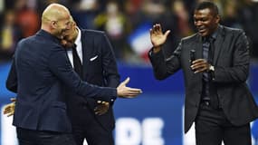 Didier Deschamps, Marcel Desailly, Thierry Henry, Patrick Vieira et Zinedine Zidane entourent François Hollande et Noël le Graët