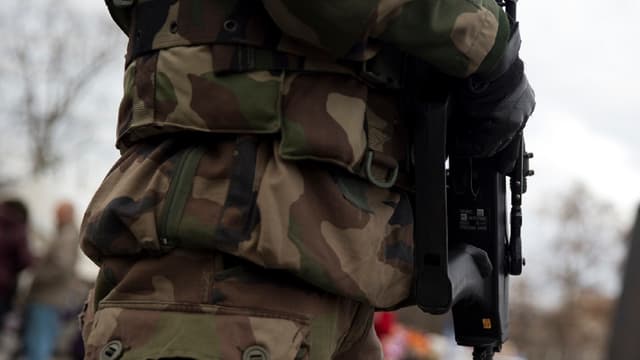 Lyon Un Desequilibre Se Jette Sur Une Militaire Et Tente De L Etrangler