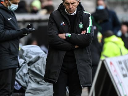 L'entraîneur de Saint-Etienne, Claude Puel, lors de la défaite à domicile de son équipe, battue 5-0 par Rennes, le 5 décembre 2021 au Stade Geoffroy-Guichard