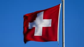 Un drapeau suisse. 