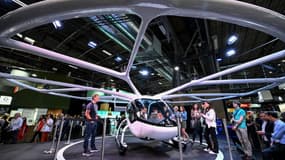 Un "VoloCity", taxi urbain volant développé par Volocopter, présenté au salon Vivatech, le 15 juin 2022 à Paris