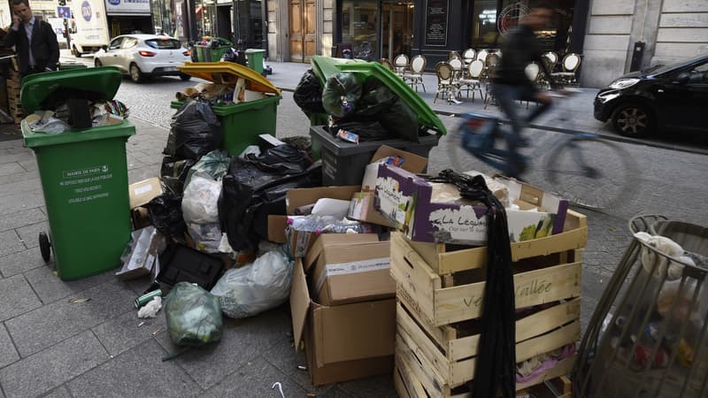 La grève des poubelles commence à avoir des conséquences visibles dans les rues de Paris (illustration)