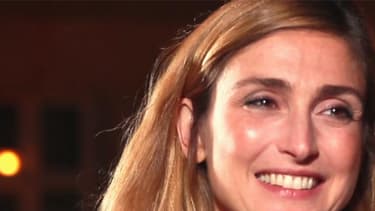 Julie Gayet interviewée sur TV5 Monde.