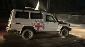 Un véhicule de la Croix-Rouge à Gaza City, le 4 novembre 2025