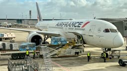Image d'illustration - Un Boeing 787-900 de la compagnie Air France, ici pris en photo en novembre 2020 à Paris Charles de Gaulle, comme celui concerné par un atterrisage d'urgance suite à une odeur suspecte.