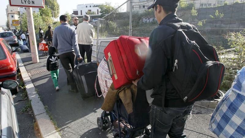 Le préfet du Rhône a été condamné jeudi par le tribunal administratif de Lyon à héberger en urgence dix familles de Roms, soit une cinquantaine de personnes, expulsées fin mars du campement qu'elles occupaient en banlieue lyonnaise. /Photo d'archives/REUT