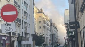 Des riverains ont assisté à un important dégagement de vapeur d'eau après l'éventrement d'une canalisation de chauffage.