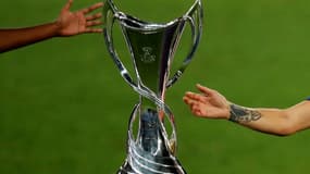 Le trophée de la Ligue des champions féminine