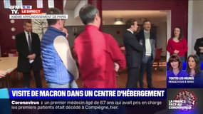 A Paris, Emmanuel Macron visite un hôtel transformé en centre d'hébergement pour les sans-abri