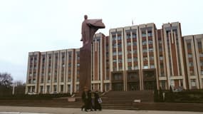 La statue de Lénine devant le siège du gouvernement de Transnistrie, à Tiraspol