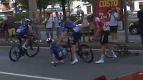 Alexis Bernard invective Jakob Fuglsang lors de la troisème étape du Tour de France, le 1er juillet 2024