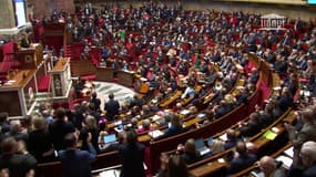 "On est là, on est là...": des députés entonnent un chant des gilets jaunes à l'Assemblée