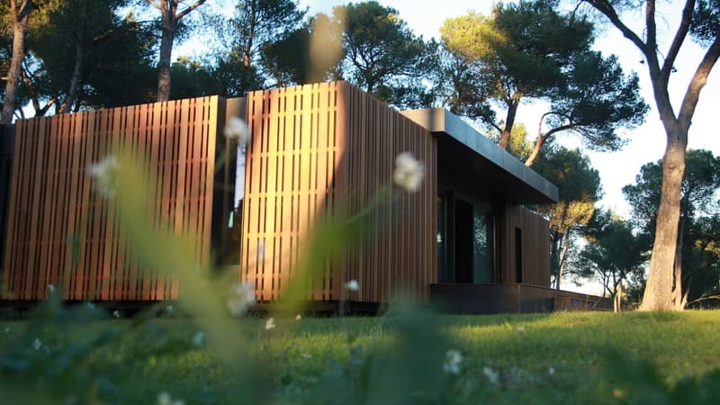 Réalisé en octobre 2013, ce projet prototype a été la marque de fabrique du groupe. Il s'agit d'une maison de 130 m² à Aix-en-Provence (13).