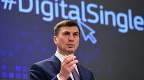 M. Ansip veut mettre un terme au blocage géographique qui empêche souvent les citoyens européens d'utiliser leurs services dans d'autres pays que le leur.