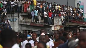 Partisans d'Alassane Ouattara, à Abidjan. Les électeurs ivoiriens ont commencé à se rendre aux urnes dimanche matin pour désigner leur prochain président lors d'un second tour qui a été précédé par des violences et des tensions entre les partisans de Laur