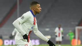 La joie de l'attaquant du Paris Saint-Germain, Kylian Mbappé, après avoir marqué le 3e but face au Bayern Munich, lors du quart de finale aller de la Ligue des Champions, le 7 avril 2021 à Munich
