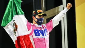 Sergio Perez célébrant sa victoire au Grand Prix de Bahreïn