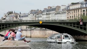 Le pont de Sully à Paris le 9 juin 2014.