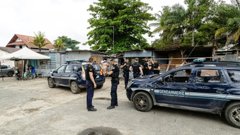 Opération de police dans le bidonville nommé "Village chinois", le 3 mai 2024 à Saint-Laurent-du-Maroni, en Guyane