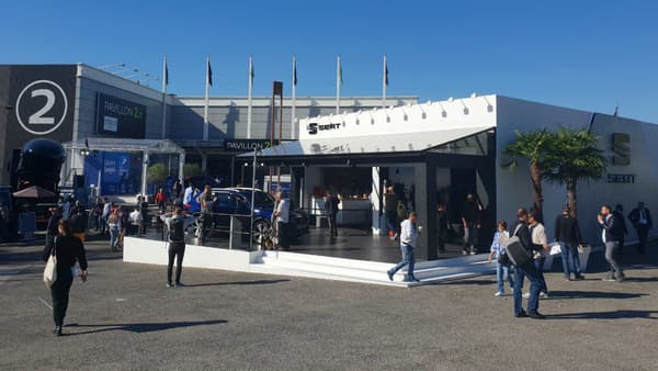 Le stand Seat au Mondial de l'Auto est situé au niveau de la porte A. Le stand Seat au Mondial de l'Auto est situé au niveau de la porte A.
