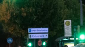 La police sécurise la zone à proximité d'un centre commercial (l'Olympia Einkaufzentrum (OEZ)) de Munich où une fusillade a éclaté, vendredi 22 Juillet 2016.