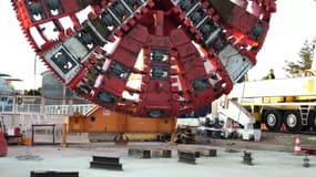 La roue de coupe du tunnelier du prolongement du métro B à Lyon.