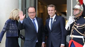 François Hollande et Emmanuel Macron sur le perron de l'Elysée, le 15 septembre 2017.