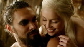 Jason Momoa et Emilia Clarke dans GOT