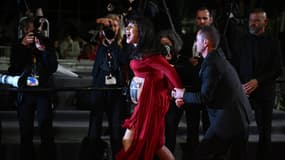Une militante anti-GPA fait irruption sur le tapis rouge du Festival de Cannes, le 17 mai 2023