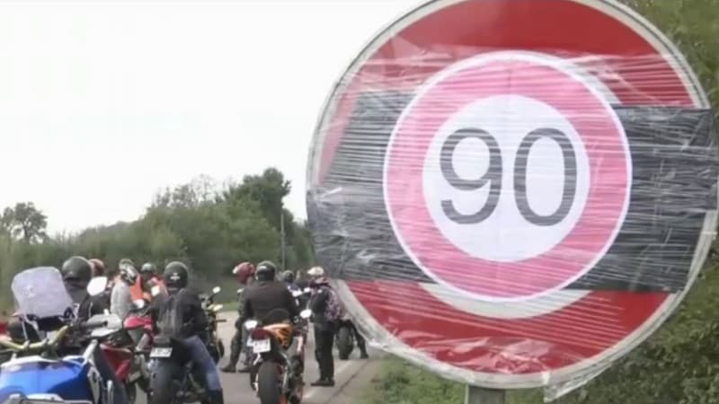 Un panneau 80 "remplacé" lors d'une opération escargot organisé par des motards en Seine-Maritime en octobre 2018.