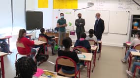 Le président Emmanuel Macron et le ministre de l'Éducation Jean-Michel Blanquer en déplacement ce lundi 26 avril 2021 dans une école de Seine-et-Marne.