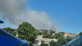 Un incendie déclaré sur la commune des Pennes-Mirabeau (Bouches-du-Rhône), le mardi 8 juillet 2025.