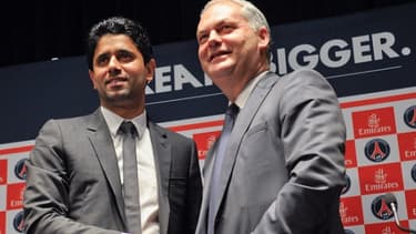 Nasser Al-Khelaïfi, le président du Paris Saint-Germain, en compagnie du vice-président d'Emirates lors du renouvellement d'un partenariat.