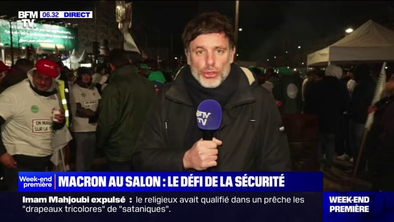 Après une nuit passée devant le Salon de l'agriculture, les agriculteurs attendent Emmanuel Macron