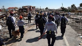 Les secouristes de Floride à la recherche d'éventuelles victimes des destructions provoquées par l'ouragan Michael.