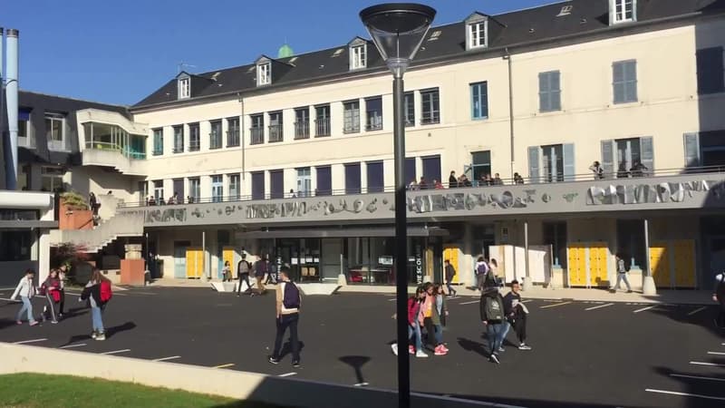 Le directeur a alerté sa hiérarchie à propos d'un viol entre élèves et a été menacé de licenciement