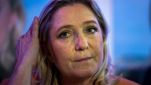 Marine Le Pen le 2 octobre 2015 lors d'une conférence de presse à Calais.