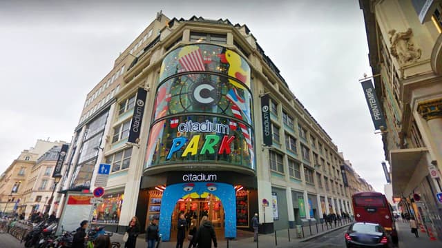 Citadium propose des stands de vêtements mixtes