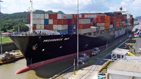 Le but de l'élargissement du Canal de Panama est faire passer des navires transportant jusqu'à 12.000 conteneurs.