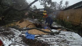 Dans la ville de Cagayan de Oro City, dans le sud des Philippines. Le typhon Bopha, qui a abordé le sud des Philippines mardi, a fait 82 morts et de nombreux disparus à Mindanao avant de prendre la direction d'une zone touristique de l'archipel. /Photo pr