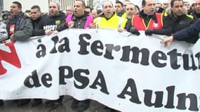 Les salariés de PSA et de Renault ont défilés ensemble.