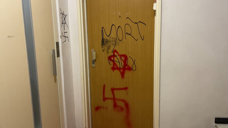 Des tags à caractère antisémite retrouvés dans les parties communes d'un immeuble du 11e arrondissement de Paris, fin octobre 2024