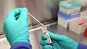 Un écouvillon qui a été testé positif à la variole du singe dans un laboratoire à Seattle