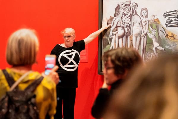 Activists nailed their hands to Picasso's canvas, October 9, 2022