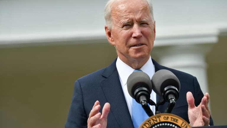 Le président américain Joe Biden s'exprime depuis les jardins de la Maison Blanche le 13 mai 2021