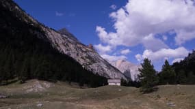 Le col de l'Échelle dans les Hautes-Alpes, où la stèle et la chapelle ont été vandalisés.