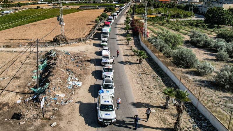 Le premier convoi d'aide humanitaire entre dans Gaza au point de passage de Rafah, le 21 octobre 2023